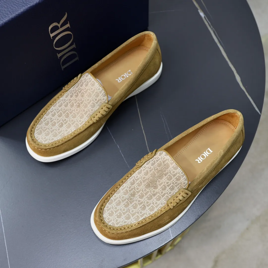 Ex-factory price: 540🙅‍♂️🙅‍♂️🙅‍♂️ Brand: Dior DIOR Standard code: Men's code 38/44 (45 can be customized) Grade: Same as the official website Material: Original cowhide stitching, cowhide lining, original TPU wear-resistant soft outsole Style categories: Leisure and sports version, footwear for driving, young fashion, European and American trends, British style Color: actual picture color